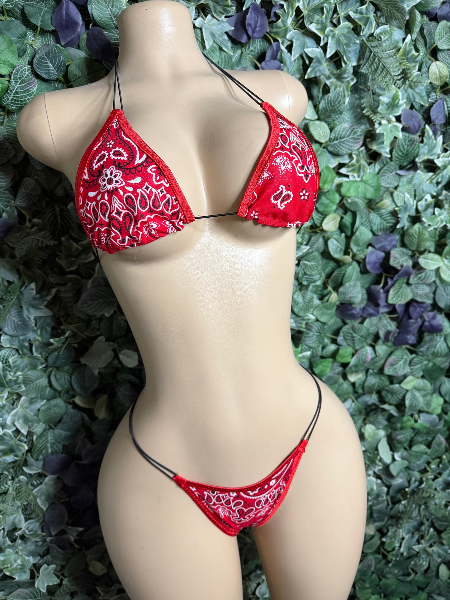 Red Bandana microkini
